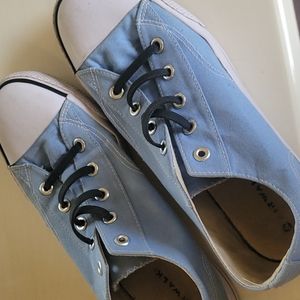 Light Blue Airwalk Tennies